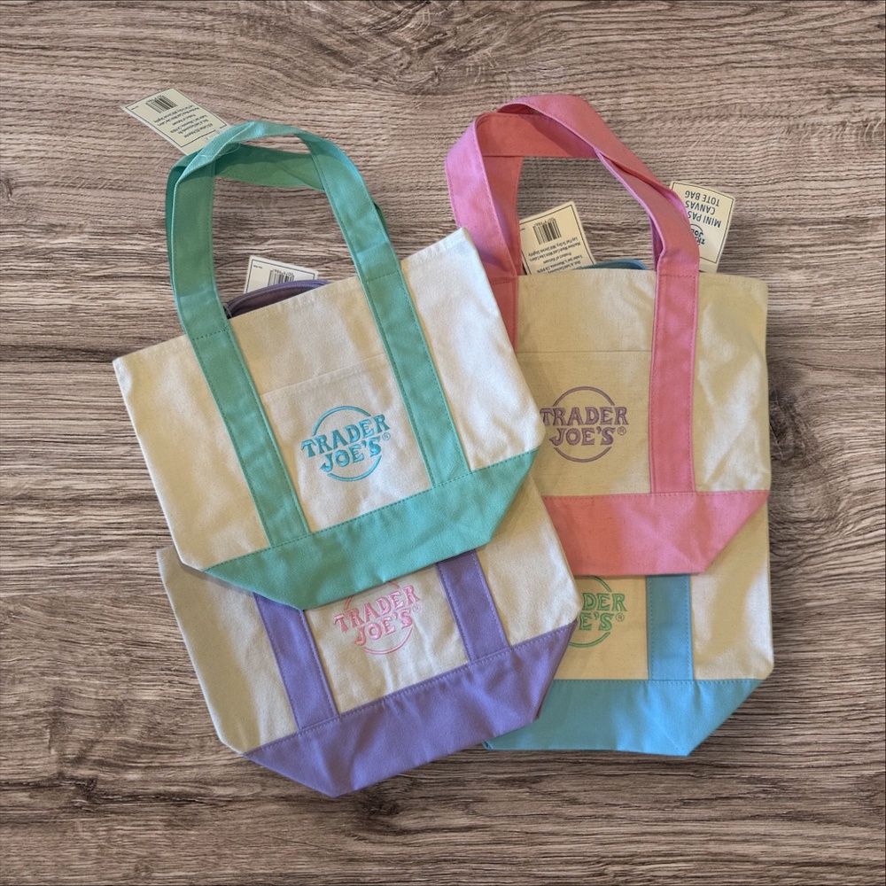Trader Joe’s mini tote bag
New with tag
Ships from smoke free and pet free house